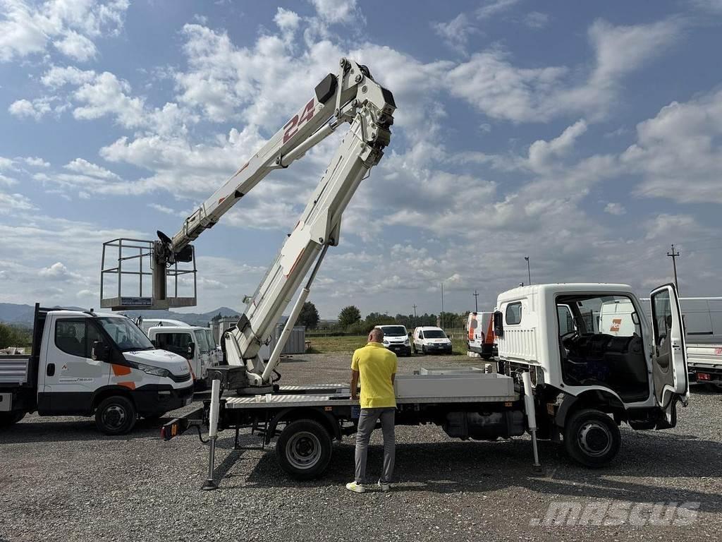 Cela DT24 Pacēlāji uz automašīnas bāzes