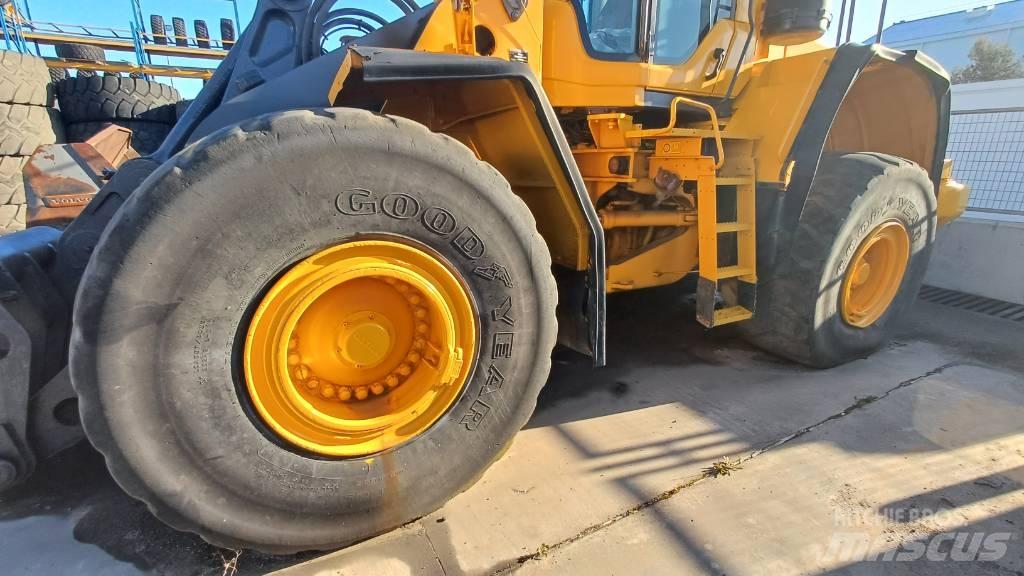 Volvo L 180 F Iekrāvēji uz riteņiem