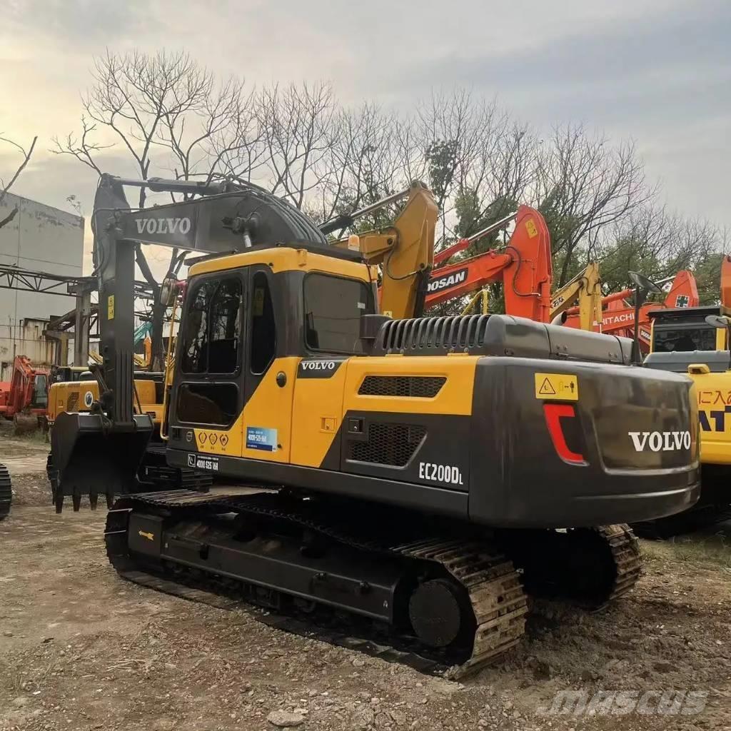 Volvo EC200D Kāpurķēžu ekskavatori