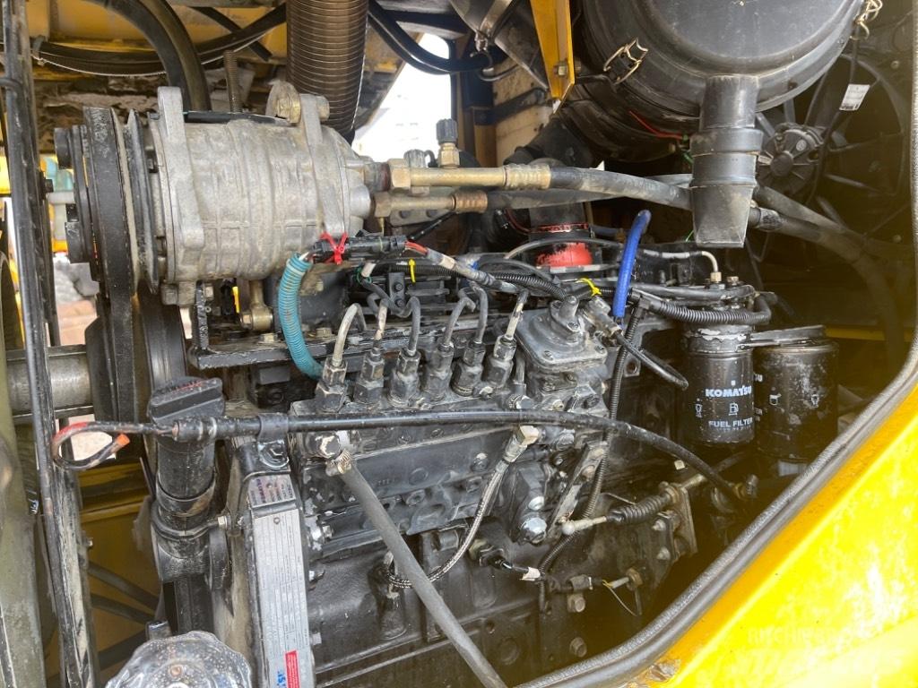 Komatsu WA 270-3 Iekrāvēji uz riteņiem