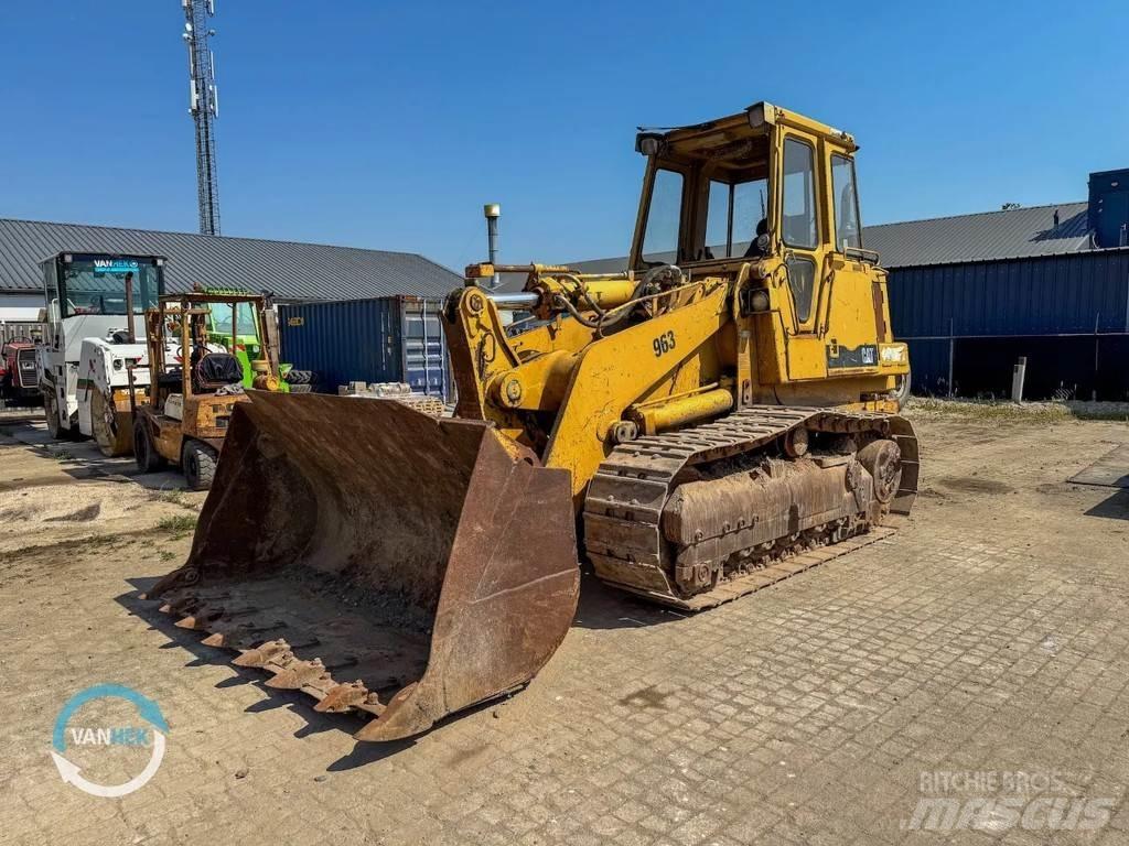 CAT 963 Kāpurķēžu iekrāvēji