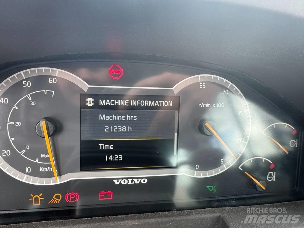 Volvo L 220 H Iekrāvēji uz riteņiem