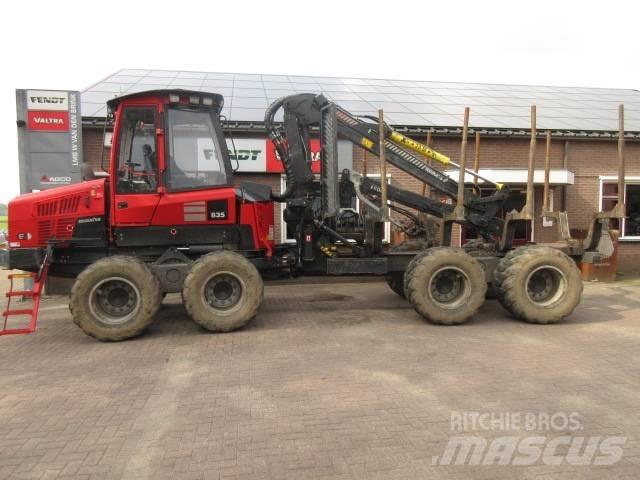Komatsu 835 Forvarderi