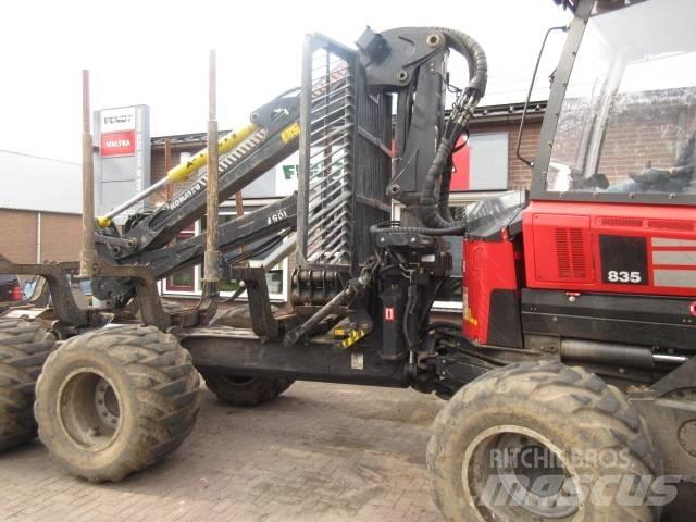 Komatsu 835 Forvarderi