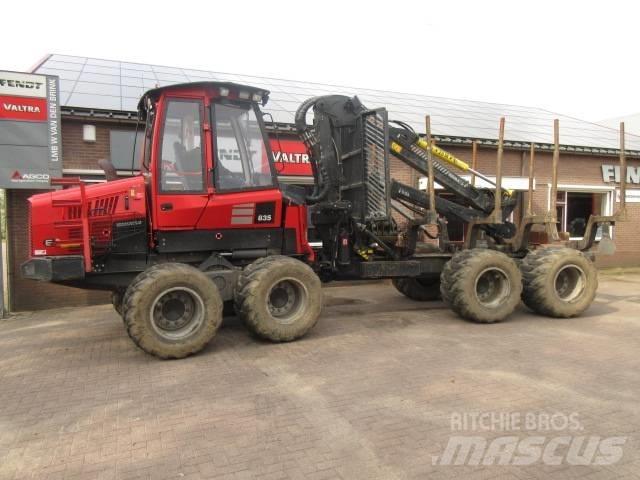 Komatsu 835 Forvarderi