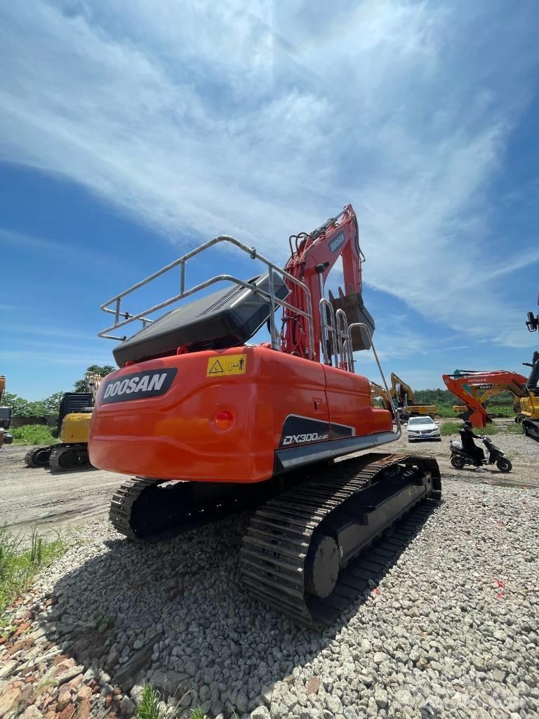 Doosan DX 300 Kāpurķēžu ekskavatori