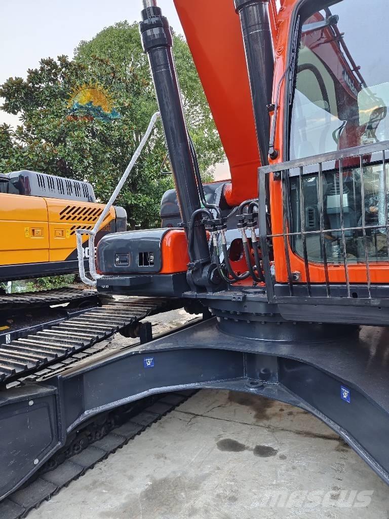 Doosan DX 300 LC Kāpurķēžu ekskavatori