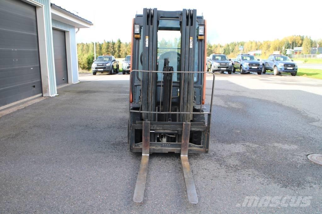 Doosan D 25 S Tehnika ar dīzeļa dzinēju