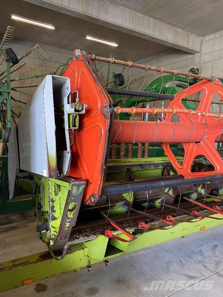 CLAAS Commandor 228 Ražas novākšanas kombaini