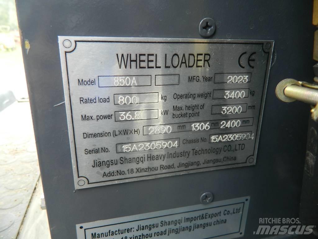 Attack 850A Frontālie iekrāvēji un ekskavatori