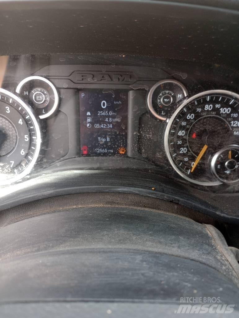 RAM 5500 Platformas/izkraušana no sāniem