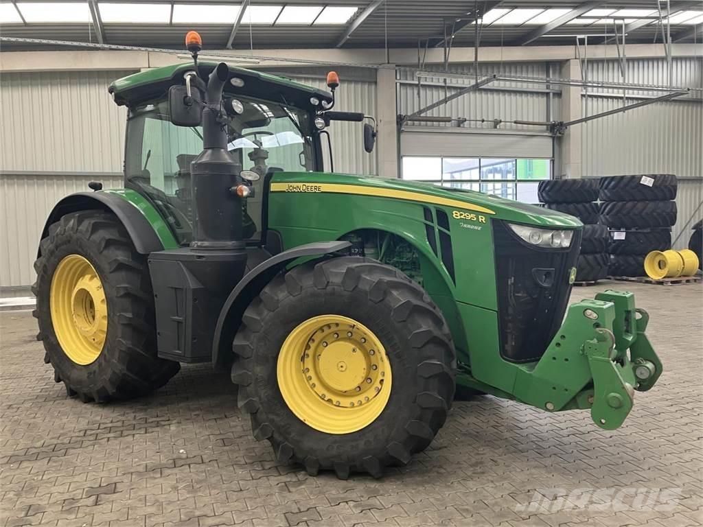 John Deere 8295R Traktori