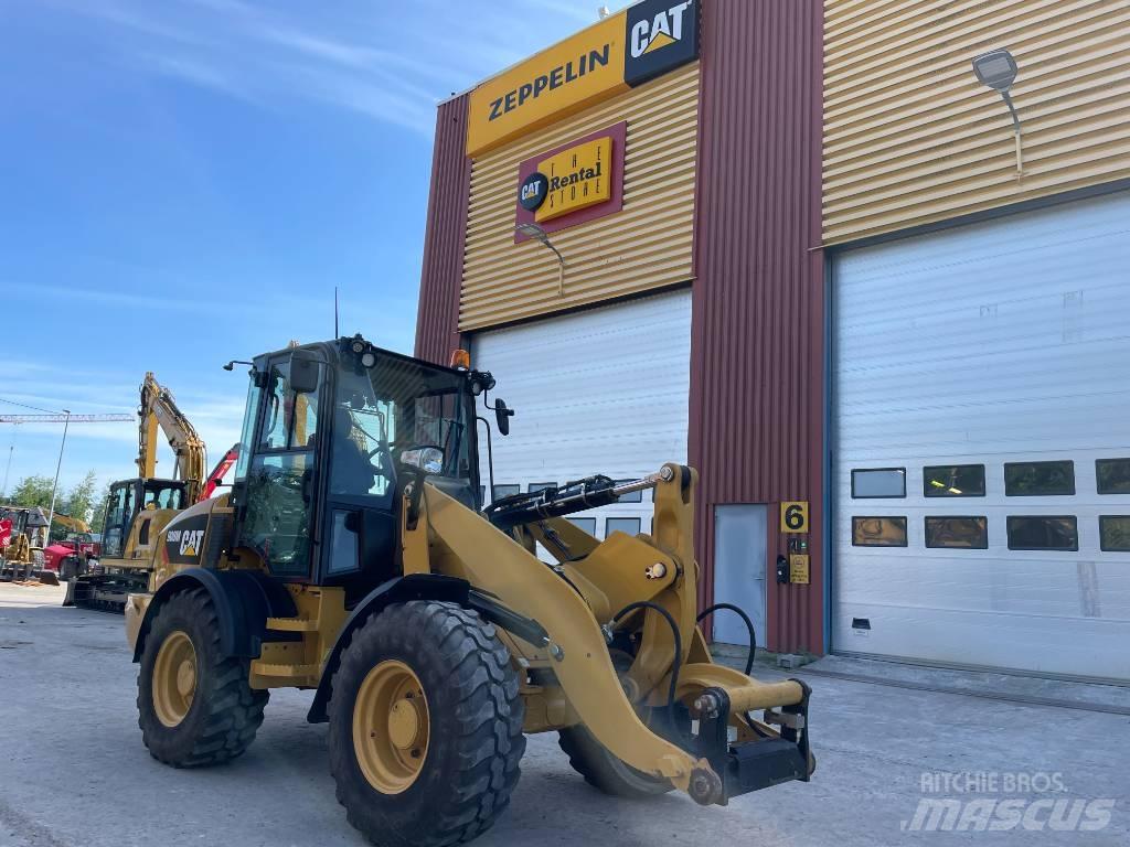 CAT 908 M Iekrāvēji uz riteņiem