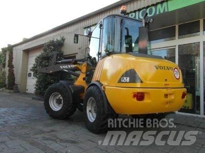 Volvo L25-B Iekrāvēji uz riteņiem