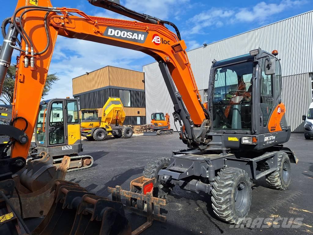 Doosan DX 57 W Ekskavatori uz riteņiem