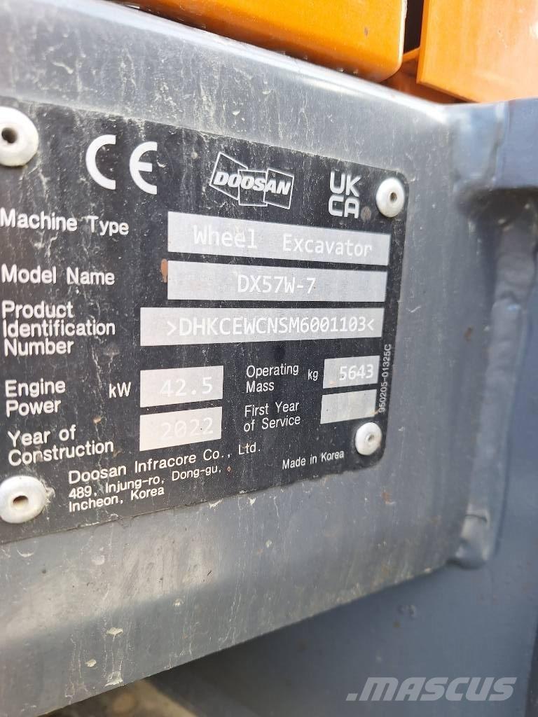 Doosan DX 57 W Ekskavatori uz riteņiem