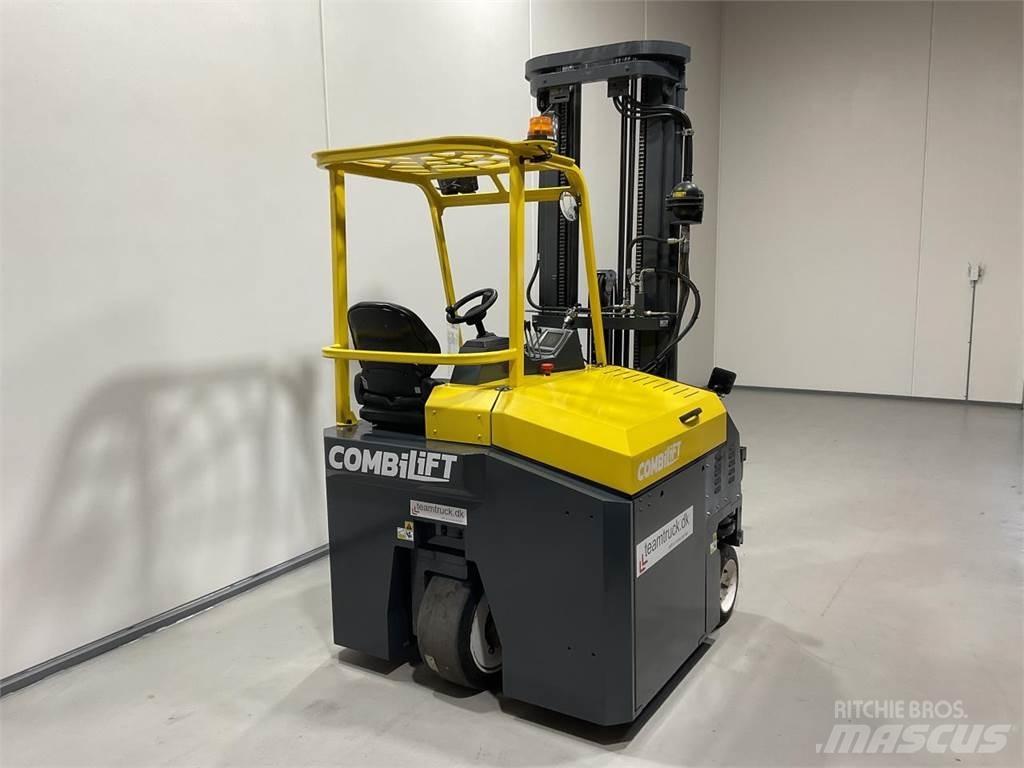 Combilift CBE3000 Četru virzienu krāvēji