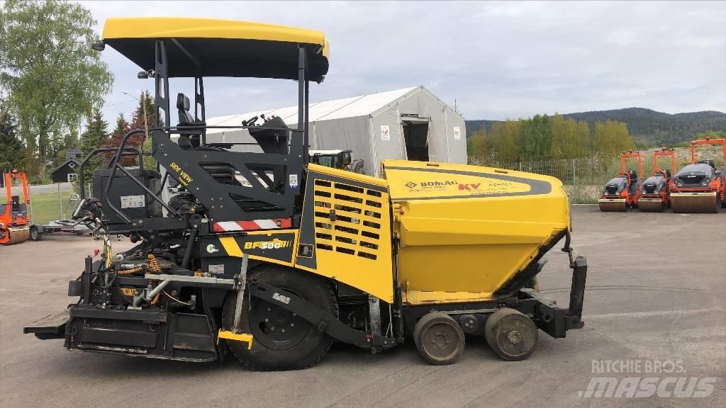 Bomag BF 300 P-2 Asfalta klājēji