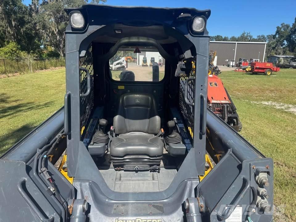 John Deere 325 Lietoti riteņu kompaktiekrāvēji