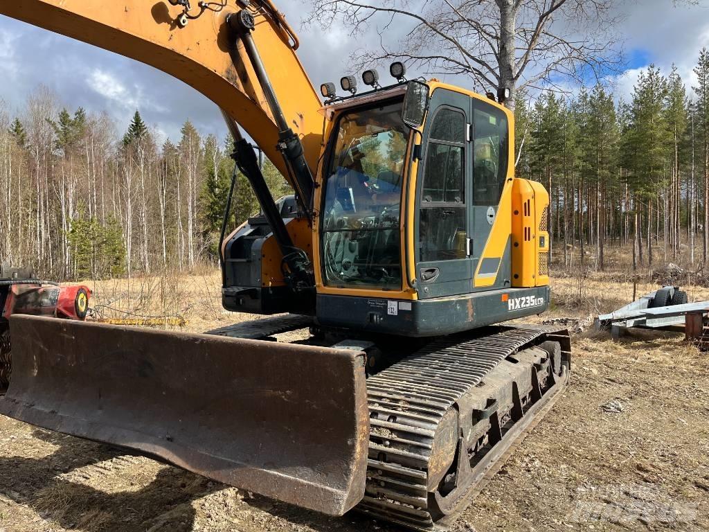 Hyundai HX 235 LCR Kāpurķēžu ekskavatori