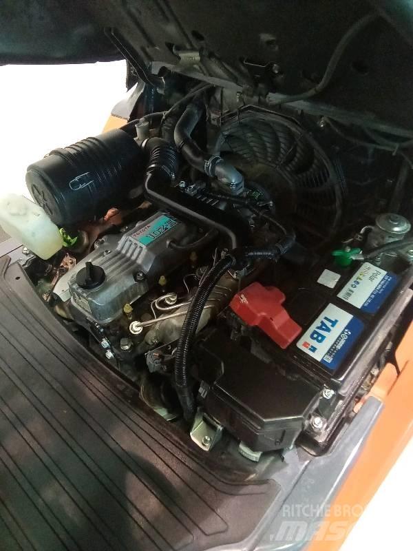 Toyota 8 FDF 25 Tehnika ar dīzeļa dzinēju