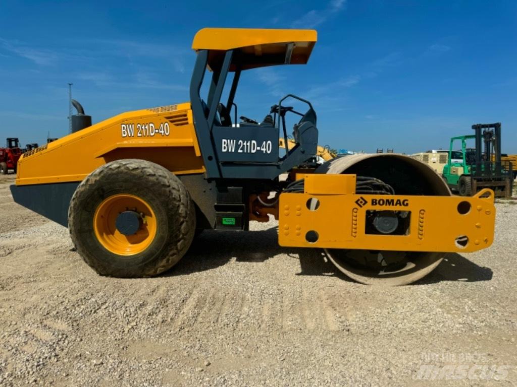 Bomag BW 211 D-40 Kombinētie veltņi