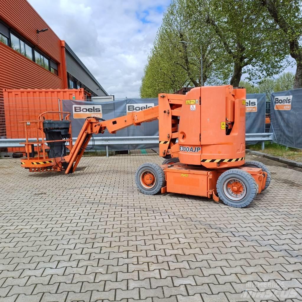 JLG E300AJP Strēles pacēlāji