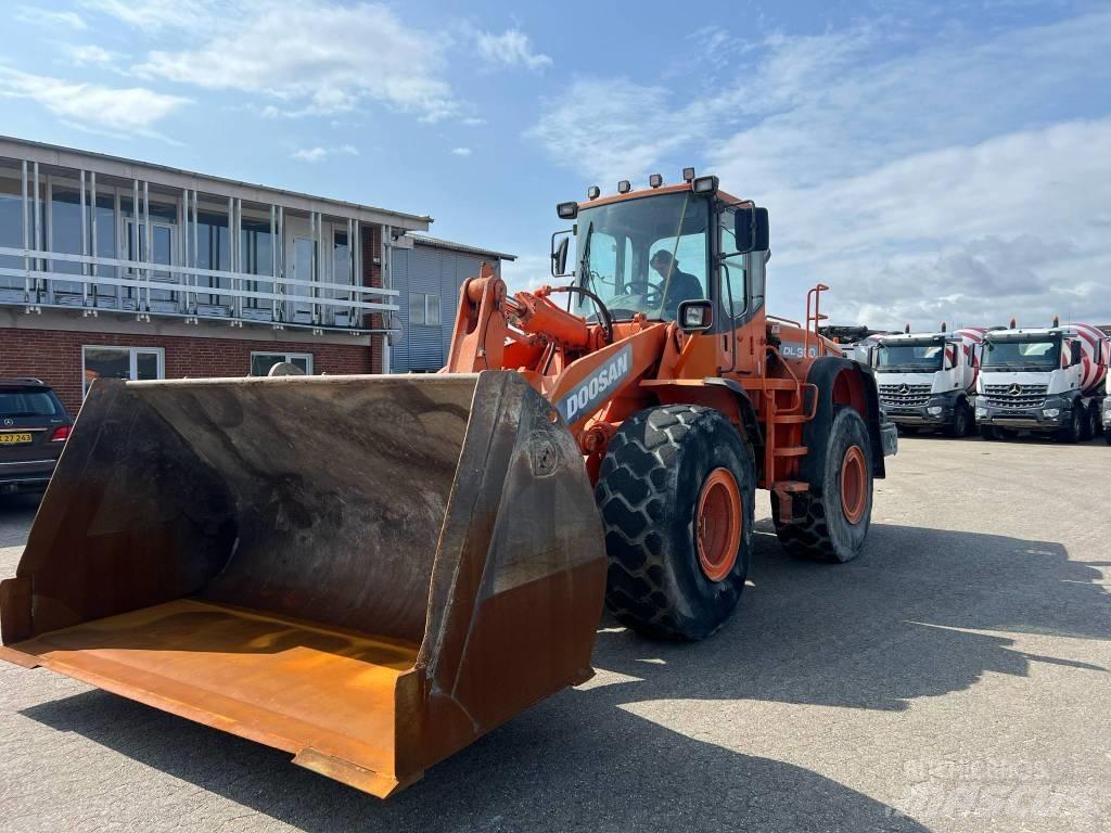 Doosan dl 300 Iekrāvēji uz riteņiem