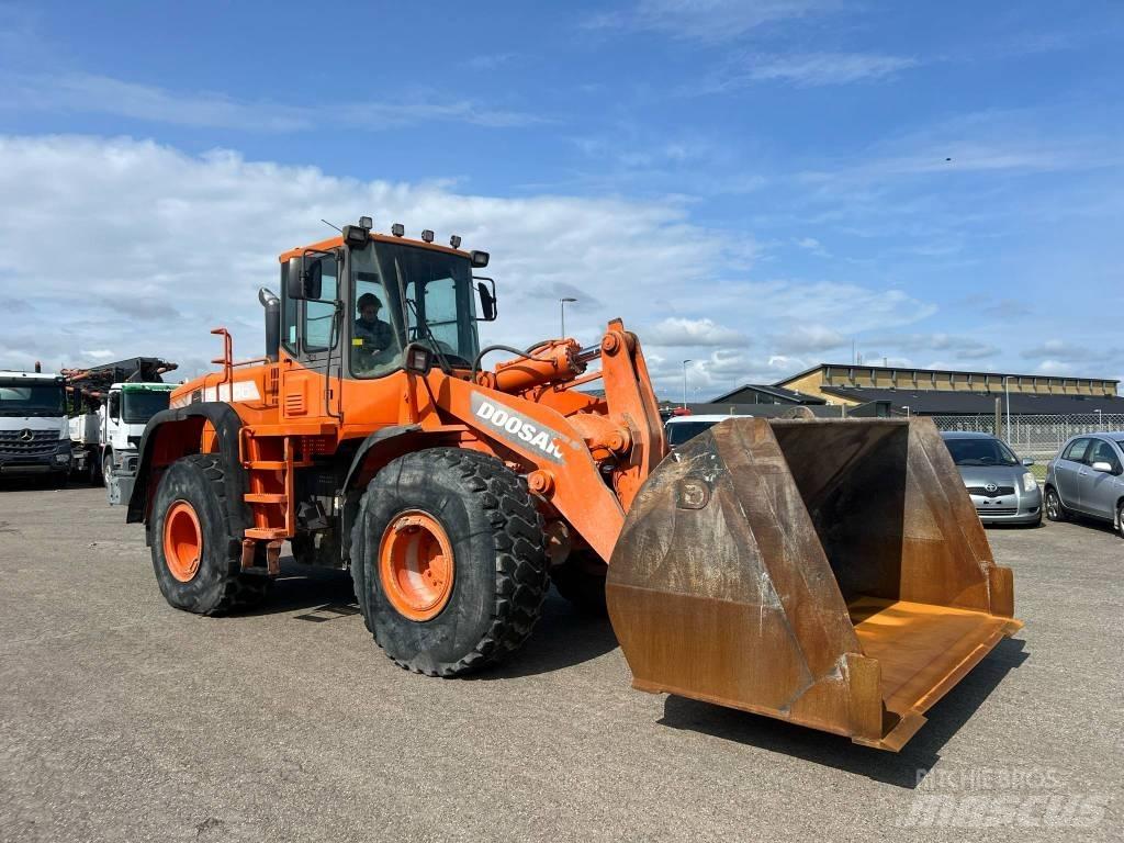 Doosan dl 300 Iekrāvēji uz riteņiem