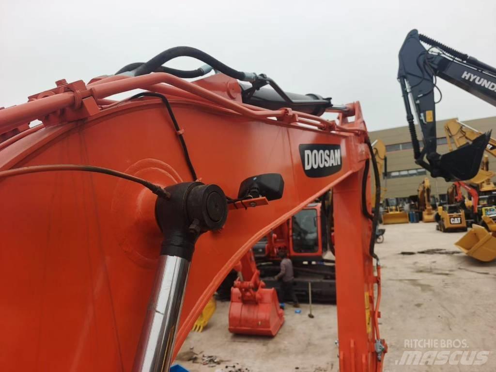 Doosan DX 140 Kāpurķēžu ekskavatori