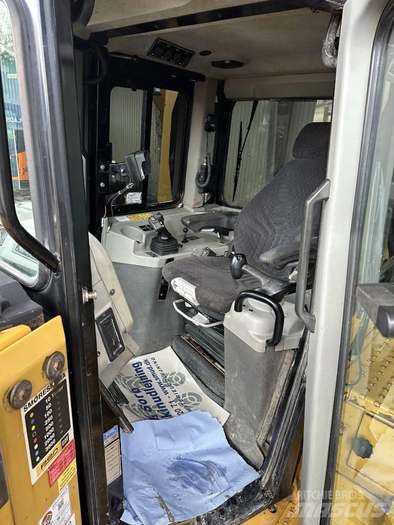 CAT D 6 T LGP Kāpurķēžu buldozeri