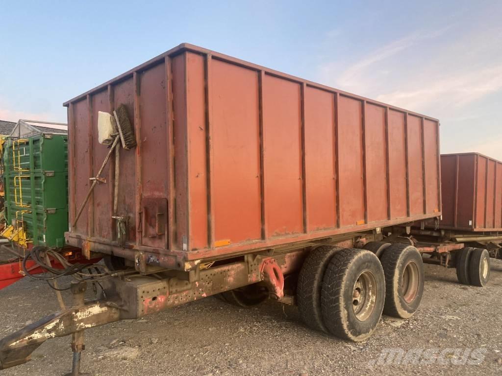 Scania vogntræk Treileri-pašizgāzēji