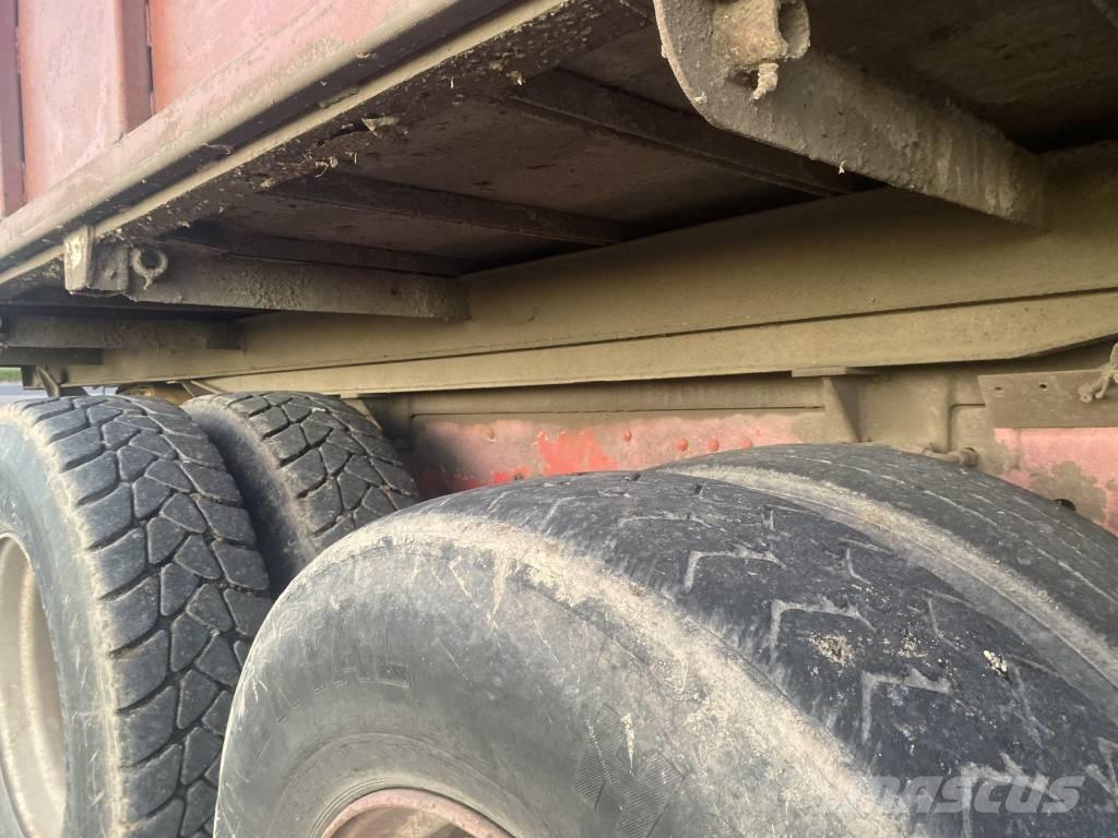 Scania vogntræk Treileri-pašizgāzēji