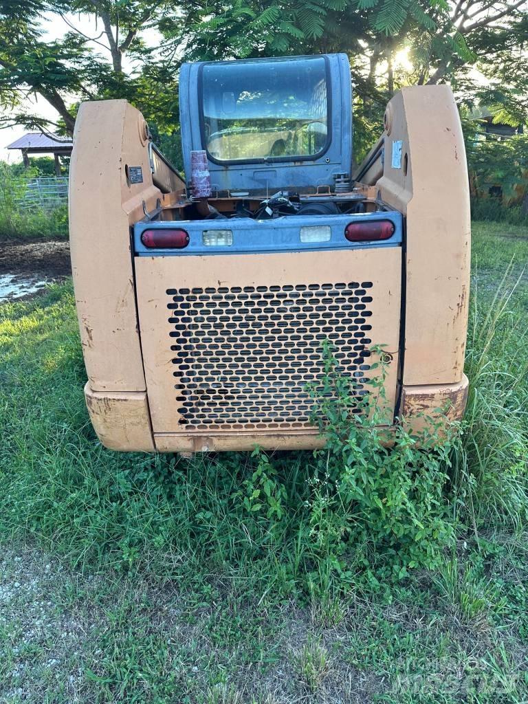 CASE SR 250 Lietoti riteņu kompaktiekrāvēji