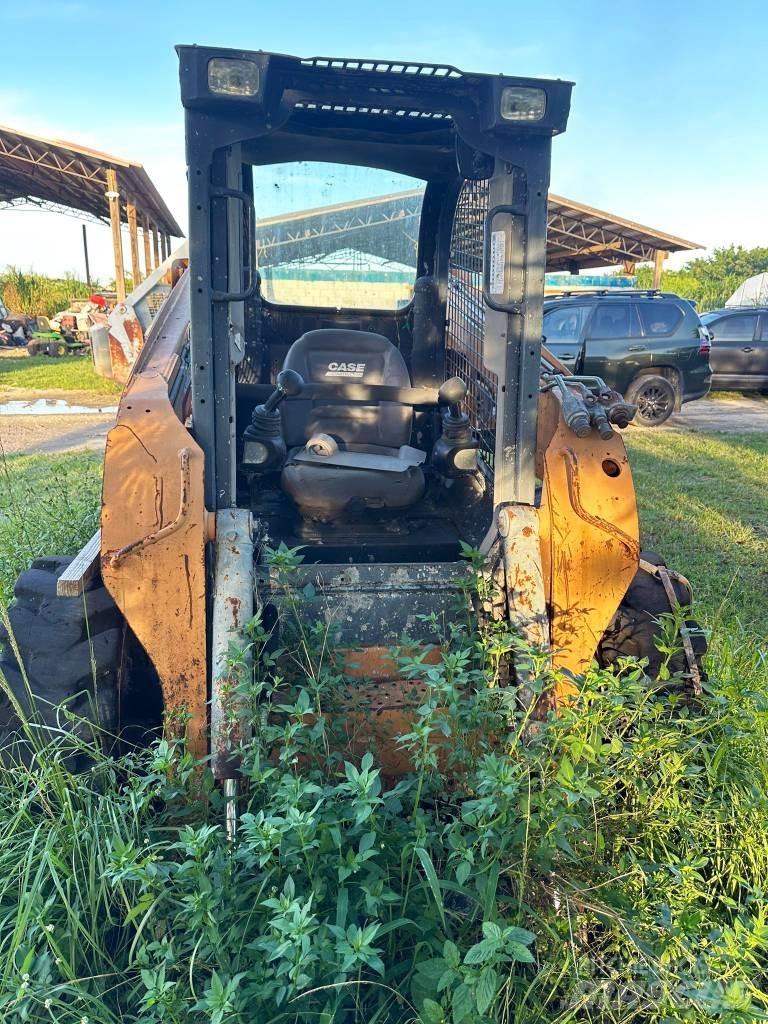 CASE SR 250 Lietoti riteņu kompaktiekrāvēji