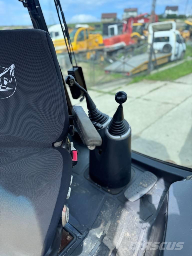 JCB 3CX Ekskavatori-iekrāvēji