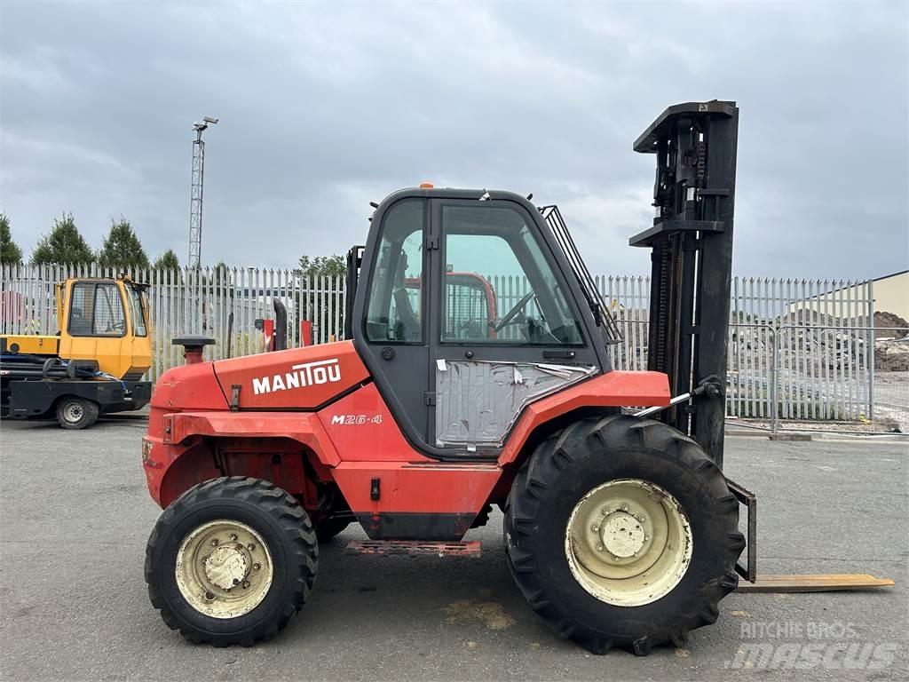 Manitou M26-4 Apvidus autokrāvējs