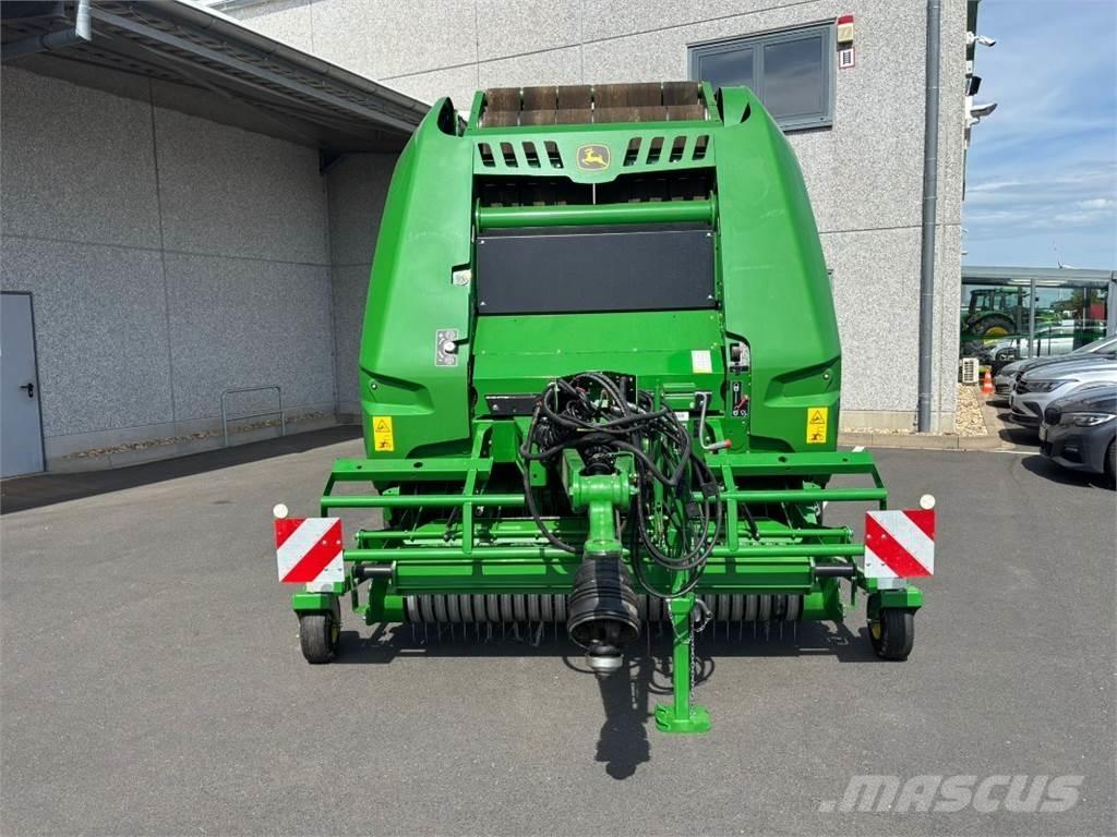 John Deere V451M Rituļu preses