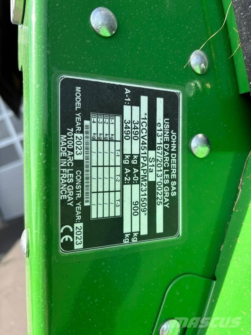 John Deere V451M Rituļu preses