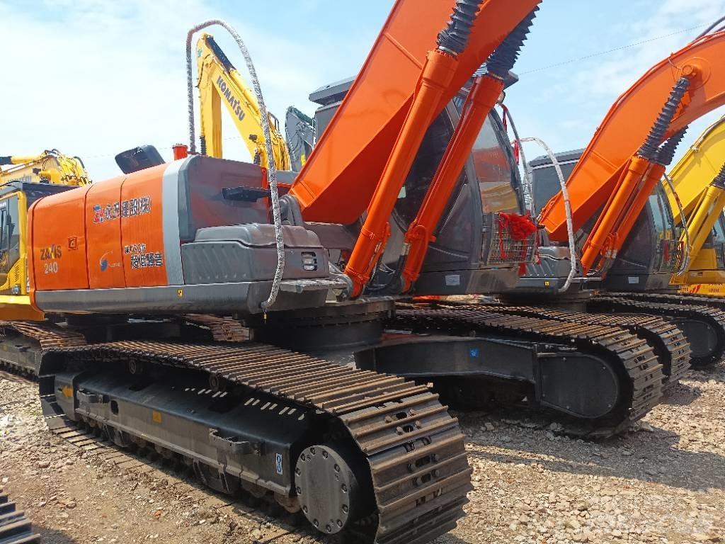 Hitachi ZX 240 Kāpurķēžu ekskavatori