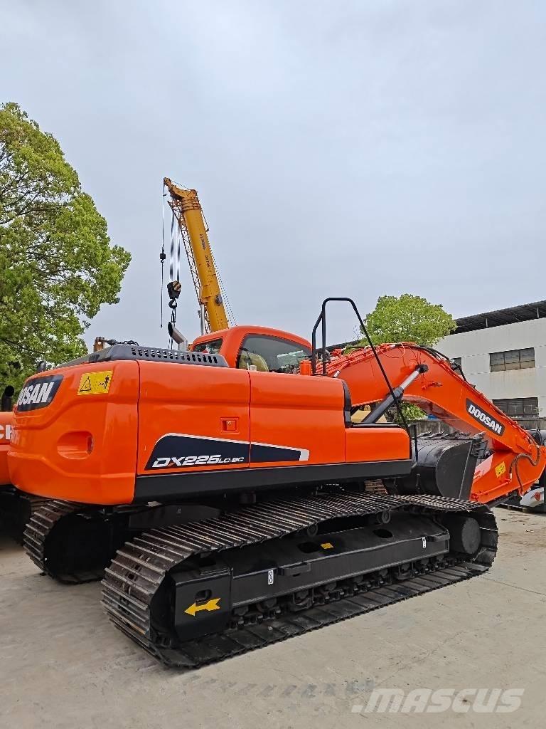 Doosan DX 225 LC Kāpurķēžu ekskavatori