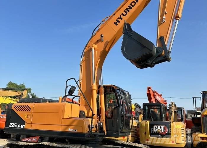 Hyundai 225 Kāpurķēžu ekskavatori