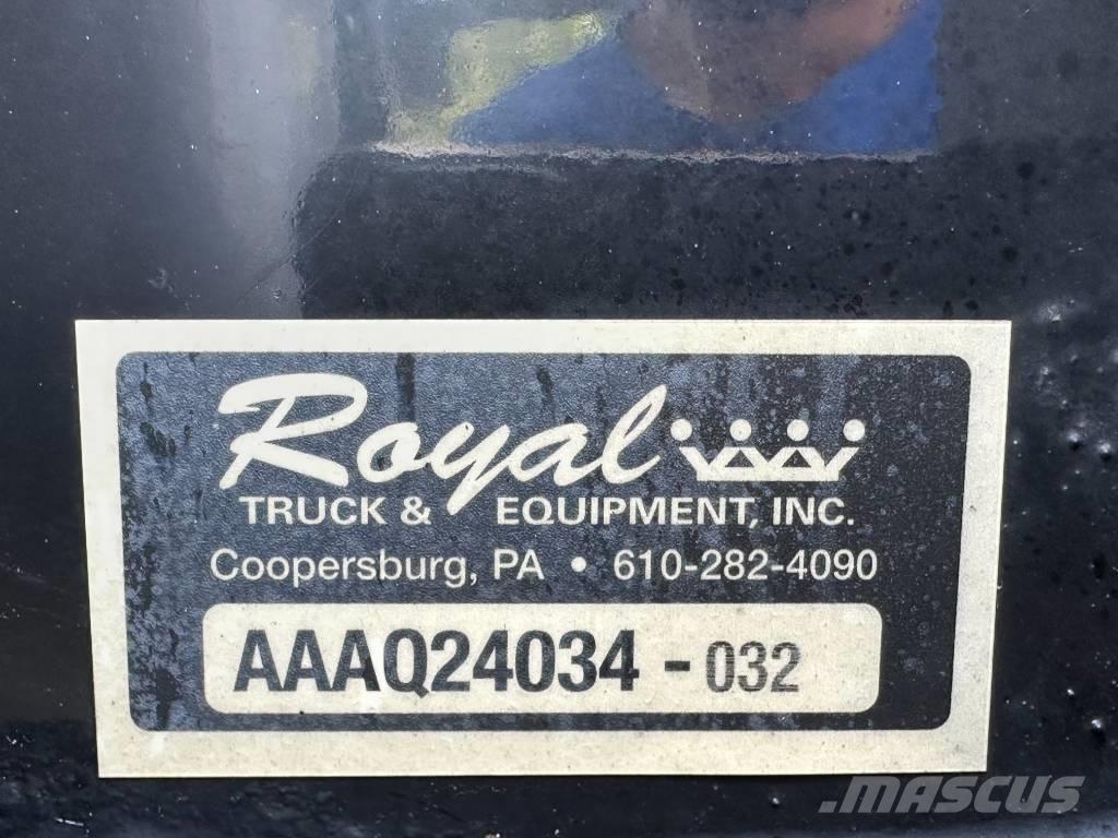 International 4300 Platformas/izkraušana no sāniem