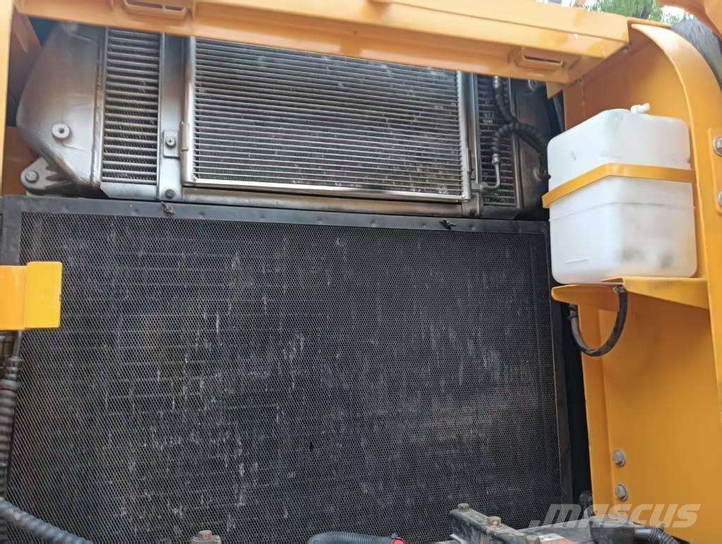 Hyundai 220 LC-9T Kāpurķēžu ekskavatori