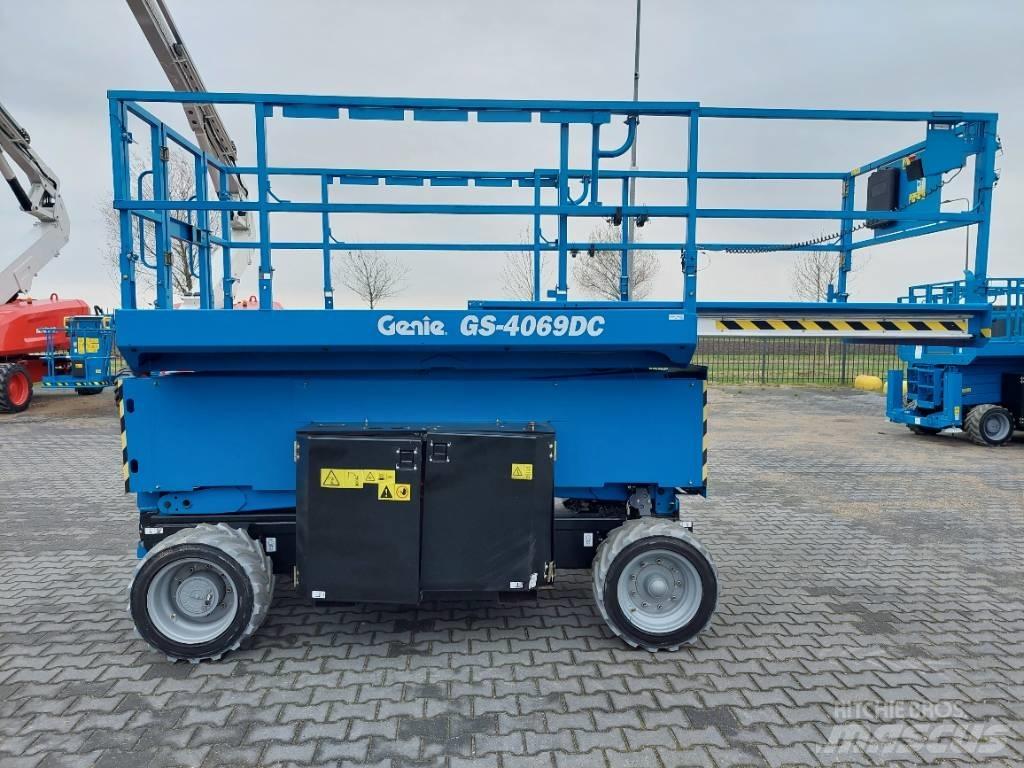 Genie GS 4069 DC Šķerveida pacēlāji