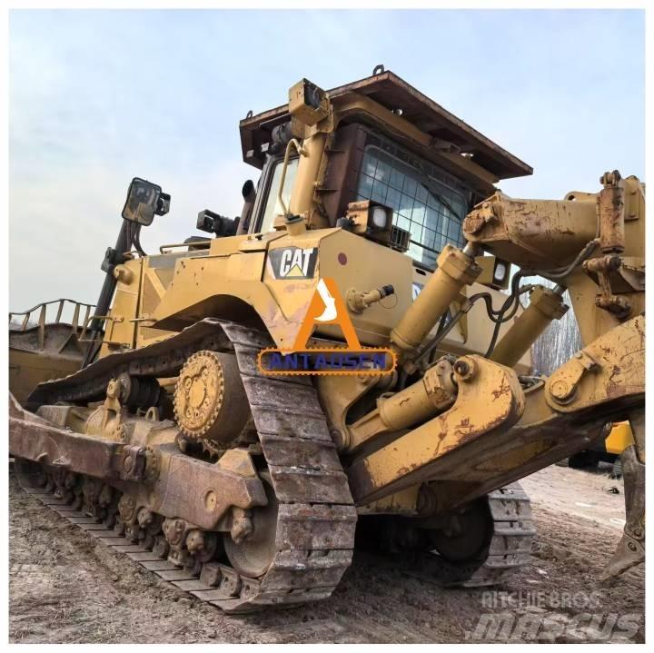 CAT D8T bulldozers Kāpurķēžu buldozeri