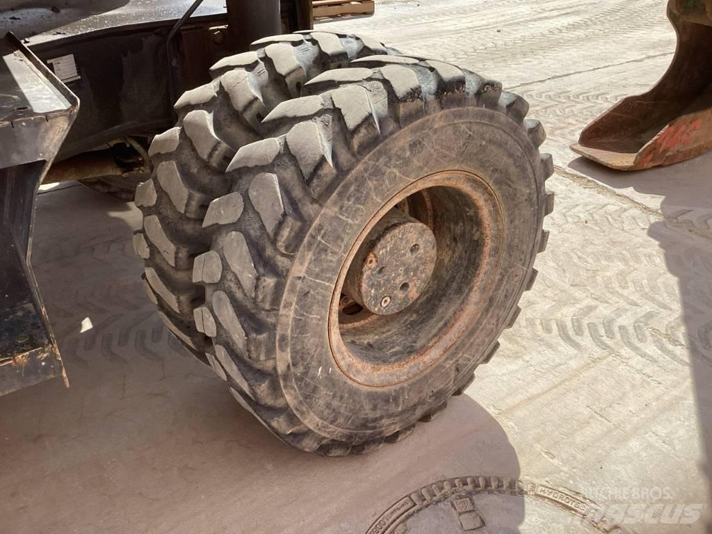 Komatsu PW 160-7E0 Ekskavatori uz riteņiem