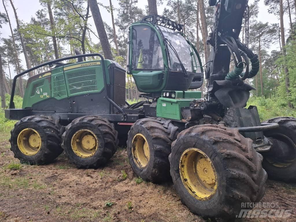 John Deere 1270 G Harvesteri