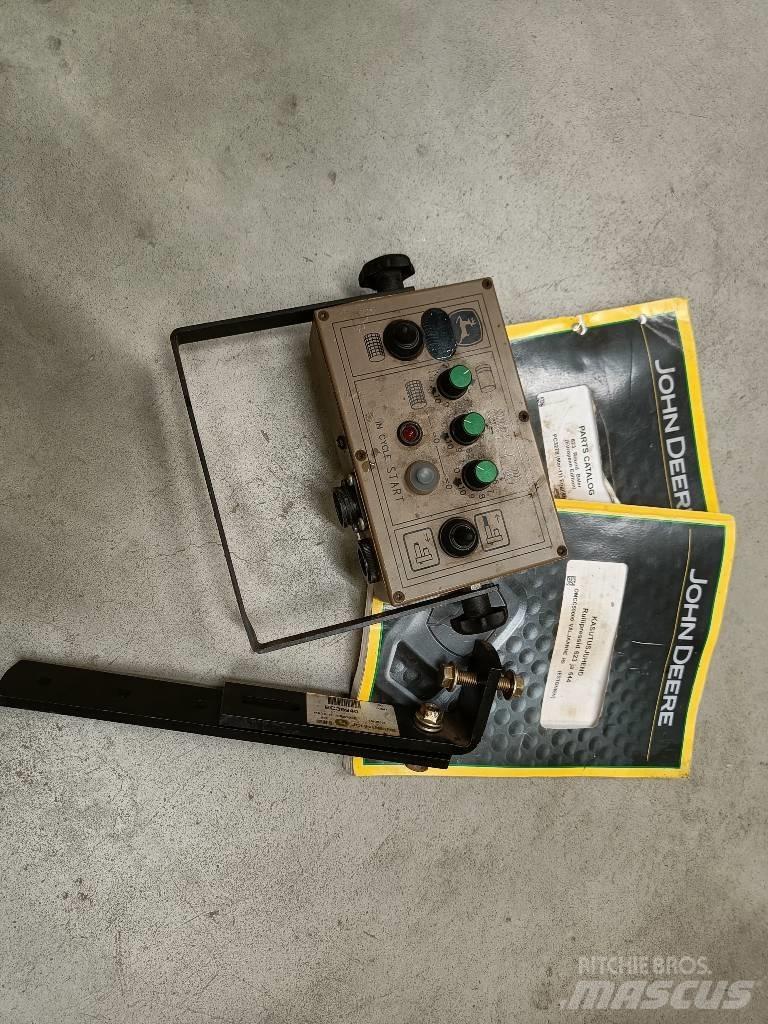 John Deere 623N Rituļu preses