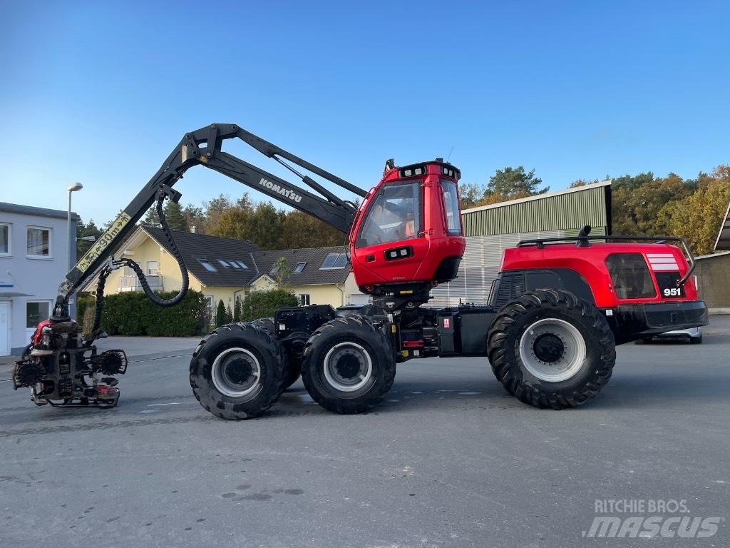 Komatsu 951 Harvesteri